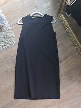 Uniqlo Black Sleeveless Midi Shift Dress